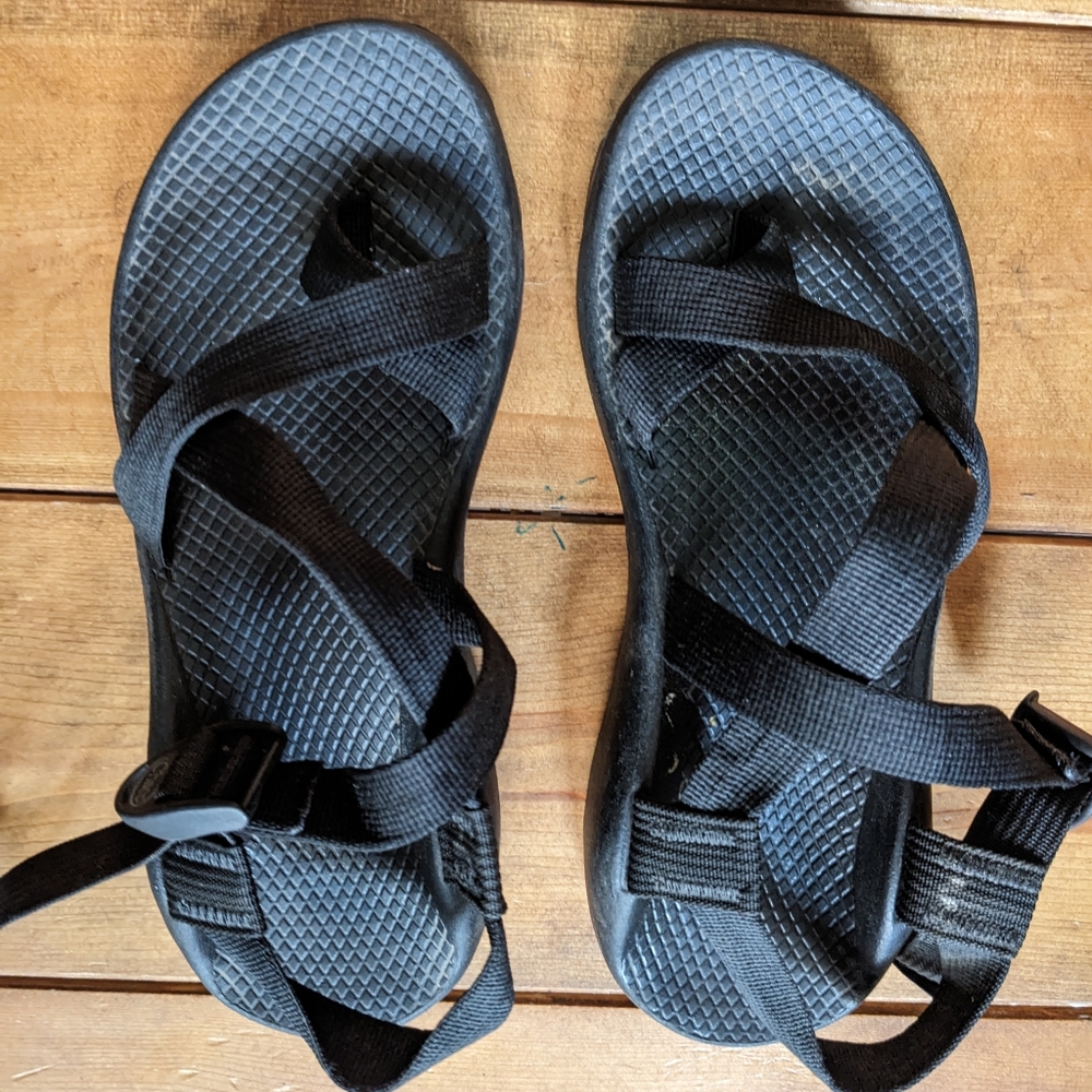 Black Chaco Z-style sandals with toe strap, Women's 8